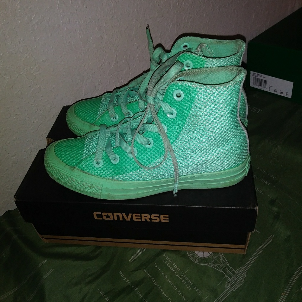 Girls converse